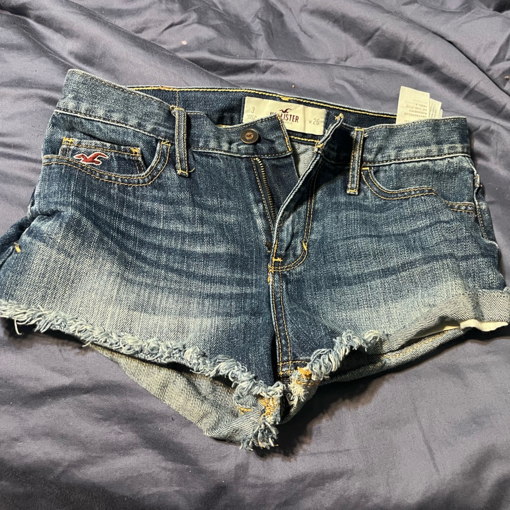 Hollister Women's Dark Blue Jean Short Shorts size 3 / 26